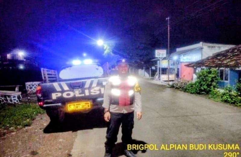 Upaya Personel Polsek Banyusari Melaksanakan Patroli Malam Hari di Wilayah Binaan