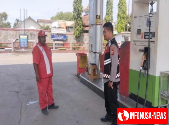 Bripka Satim Kunjungi SPBU, Prekat Polsek Banyusari Berikan Rasa Aman