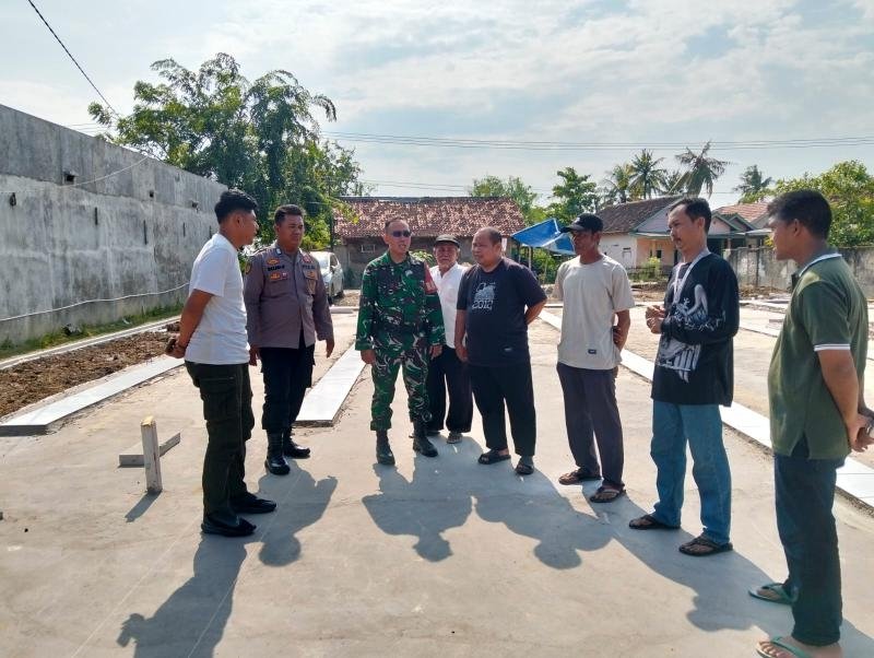 Perkuat Sinegritas TNI-POLRI dilakukan Oleh Anggota Polsek Batujaya dan Anggota Koramil Batujaya dalam Wujudkan Kamtibmas