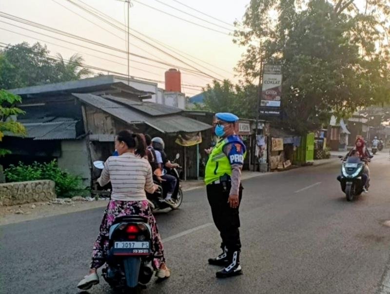 Sapa Pagi Polsek Telagasari: Bantu Kondusifkan Lalu Lintas di Pagi Hari